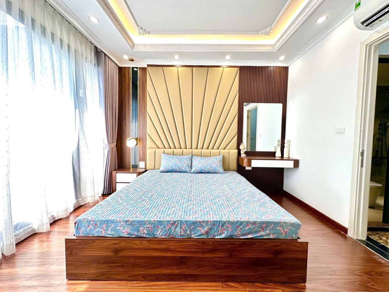 z6604070769406_ca6f81a2b957ef82c7c49ced61c1cac8